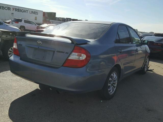 4T1BE32K82U562486 - 2002 TOYOTA CAMRY LE BLUE photo 4