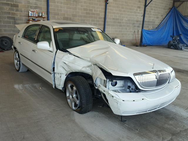 1LNHM82V16Y622336 - 2006 LINCOLN TOWN CAR S WHITE photo 1