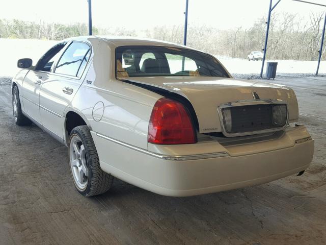 1LNHM82V16Y622336 - 2006 LINCOLN TOWN CAR S WHITE photo 3