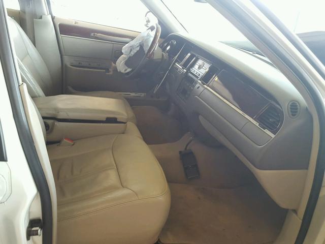 1LNHM82V16Y622336 - 2006 LINCOLN TOWN CAR S WHITE photo 5