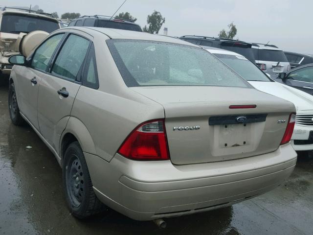 1FAFP34N66W123360 - 2006 FORD FOCUS ZX4 TAN photo 3