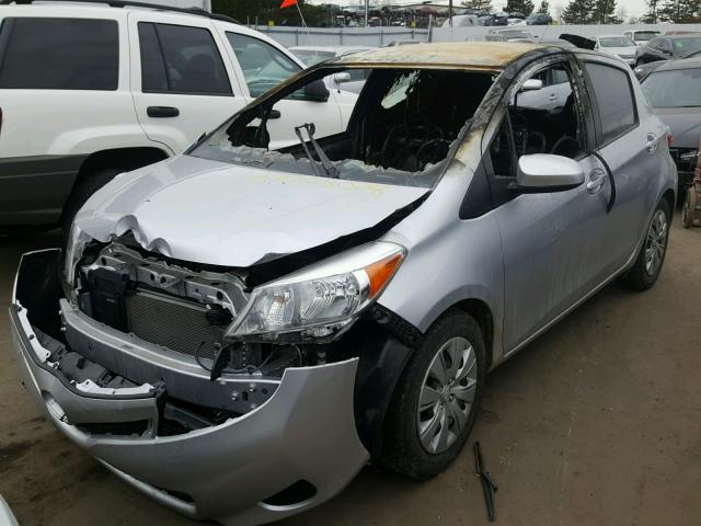 JTDKTUD3XDD564376 - 2013 TOYOTA YARIS SILVER photo 2