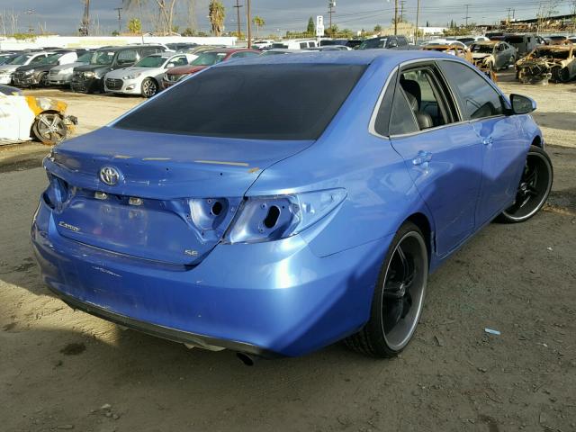 4T1BF1FK6HU362470 - 2017 TOYOTA CAMRY LE BLUE photo 4