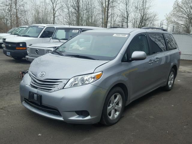 5TDKZ3DC1HS845923 - 2017 TOYOTA SIENNA LE SILVER photo 2