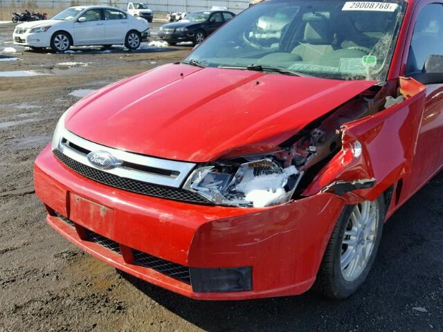 1FAHP33N88W110428 - 2008 FORD FOCUS RED photo 9