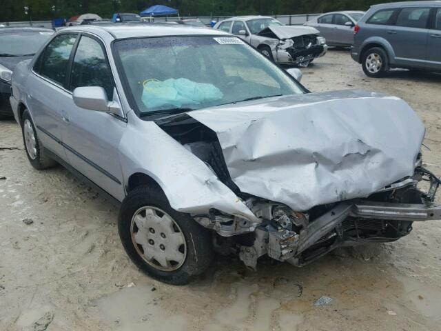 1HGCG5544YA105293 - 2000 HONDA ACCORD LX SILVER photo 1