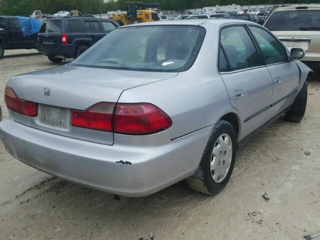 1HGCG5544YA105293 - 2000 HONDA ACCORD LX SILVER photo 4