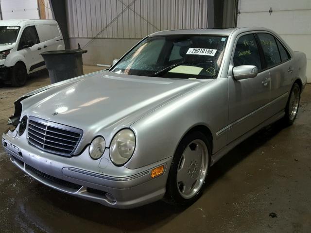 WDBJF74J2YB019257 - 2000 MERCEDES-BENZ E 55 AMG SILVER photo 2