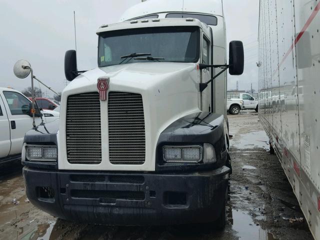 1XKADU9X14J065251 - 2004 KENWORTH CONSTRUCTI WHITE photo 2