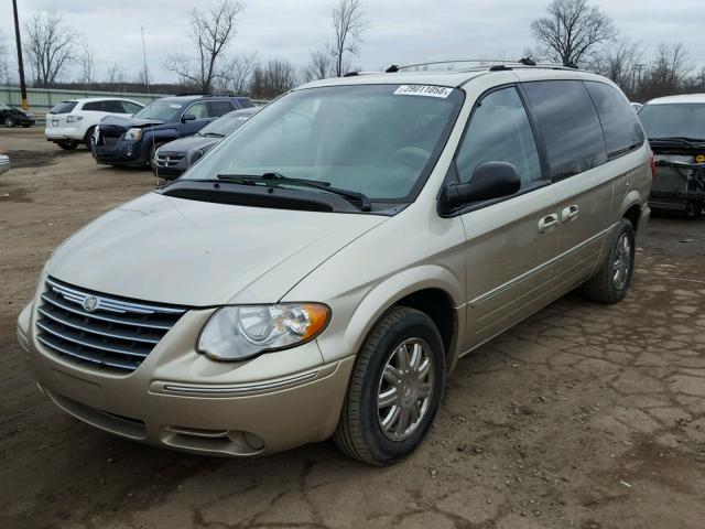 2C4GP64L15R115799 - 2005 CHRYSLER TOWN & COU GOLD photo 2