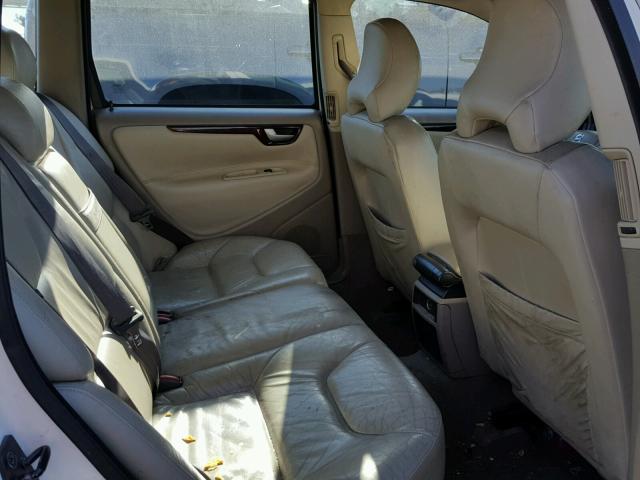 YV1SW64A642447627 - 2004 VOLVO V70 WHITE photo 6