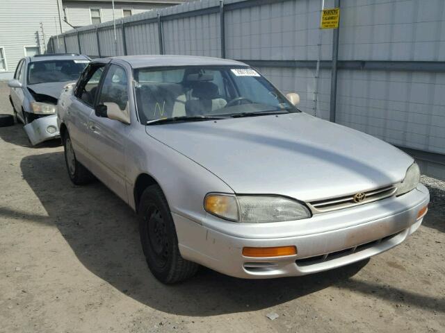 4T1BF12KXTU141081 - 1996 TOYOTA CAMRY LE GOLD photo 1