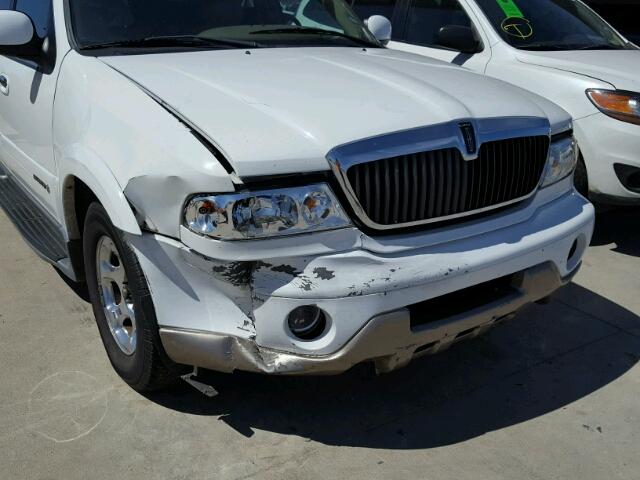 5LMEU27R01LJ34400 - 2001 LINCOLN NAVIGATOR WHITE photo 9