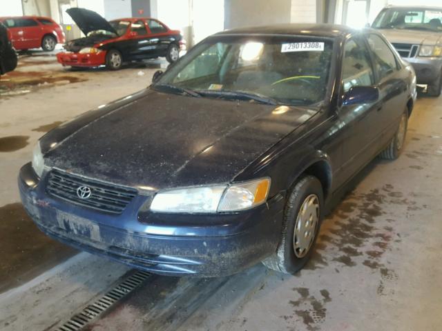 4T1BG22K8WU328651 - 1998 TOYOTA CAMRY CE BLUE photo 2