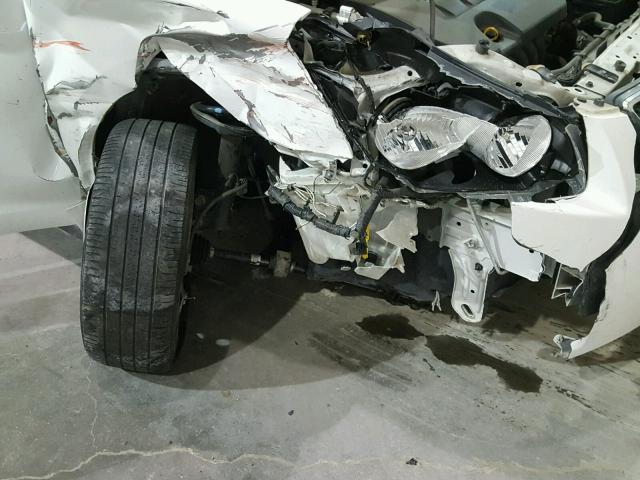 5Y2SP67829Z449109 - 2009 PONTIAC VIBE WHITE photo 9