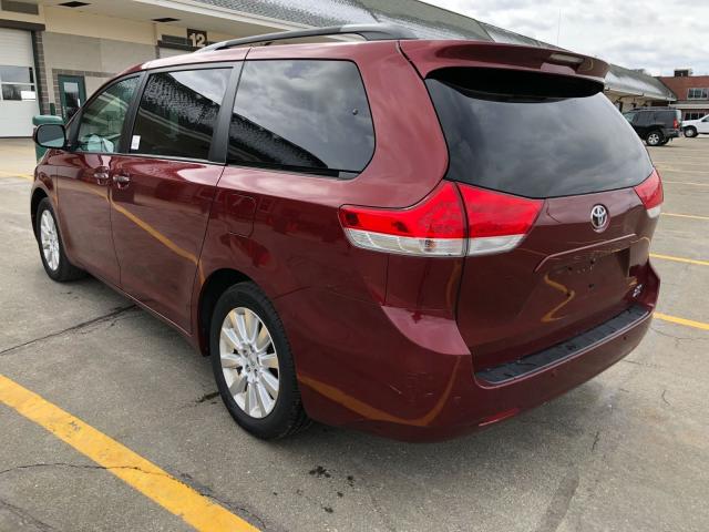 5TDDK3DC3DS055143 - 2013 TOYOTA SIENNA XLE RED photo 3