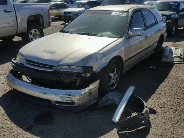 1HGCE1820RA013060 - 1994 HONDA ACCORD LX GOLD photo 2