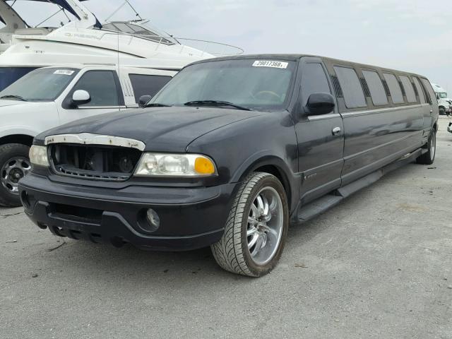 5LMPU28A1XLJ16580 - 1999 LINCOLN NAVIGATOR BLACK photo 2