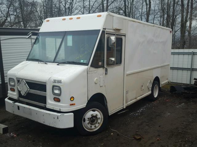 4UZAANBWX1CJ22182 - 2001 FREIGHTLINER CHASSIS M WHITE photo 9