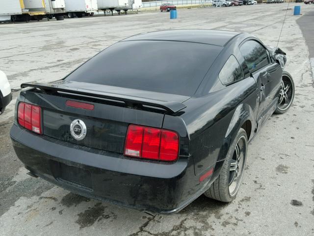 1ZVFT82H165206973 - 2006 FORD MUSTANG GT BLACK photo 4