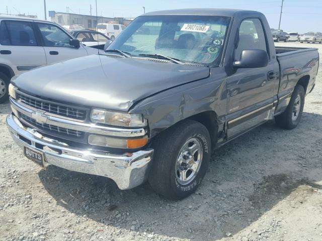 1GCEC14W4YZ191303 - 2000 CHEVROLET SILVERADO GRAY photo 2