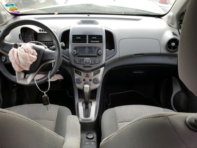 1G1JA6SH1C4119396 - 2012 CHEVROLET SONIC LS Սև լուսանկար 9
