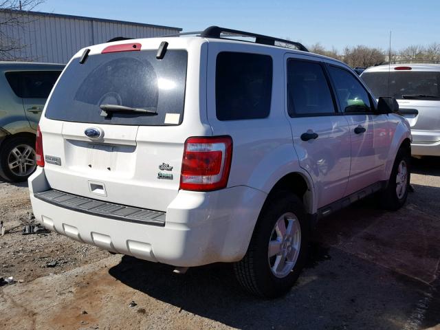 1FMCU0DG5BKA21566 - 2011 FORD ESCAPE XLT WHITE photo 4