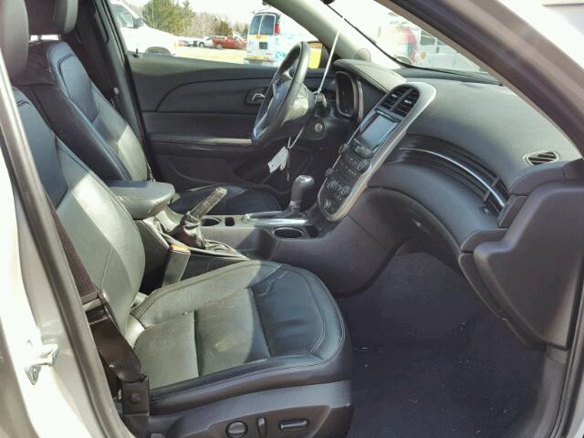 1G11E5SA9GF162668 - 2016 CHEVROLET MALIBU LIM 银色 照片 5