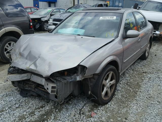 JN1CA31D61T836685 - 2001 NISSAN MAXIMA GXE SILVER photo 2