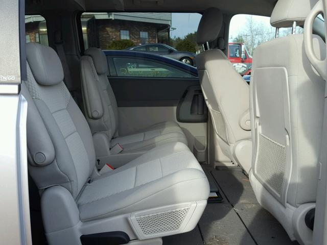 2A4RR5D11AR169894 - 2010 CHRYSLER TOWN & COU GRAY photo 6