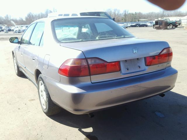 1HGCG1648YA046238 - 2000 HONDA ACCORD LX GRAY photo 3