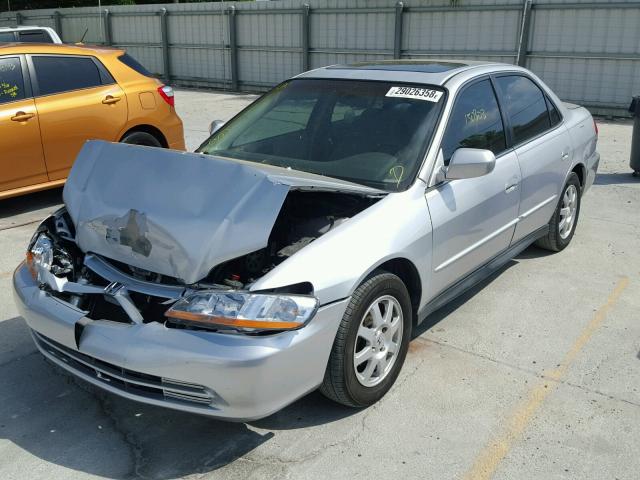 1HGCG56772A002983 - 2002 HONDA ACCORD SE SILVER photo 2