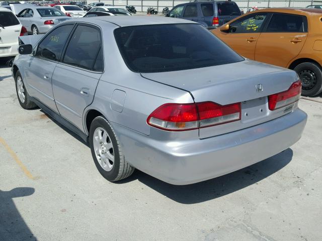 1HGCG56772A002983 - 2002 HONDA ACCORD SE SILVER photo 3