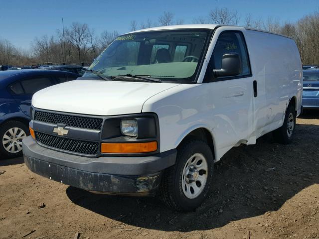 1GCFG15X591117775 - 2009 CHEVROLET EXPRESS G1 WHITE photo 2