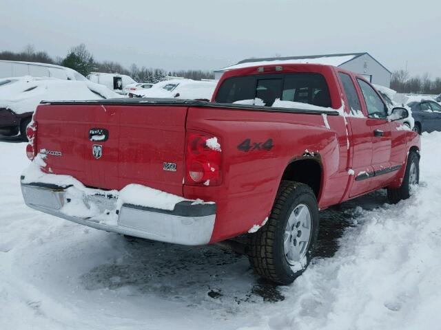 1D7HW42NX5S159109 - 2005 DODGE DAKOTA SLT RED photo 4