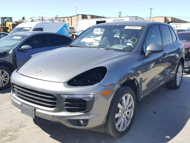 WP1AA2A23GKA36937 - 2016 PORSCHE CAYENNE GRAY photo 2