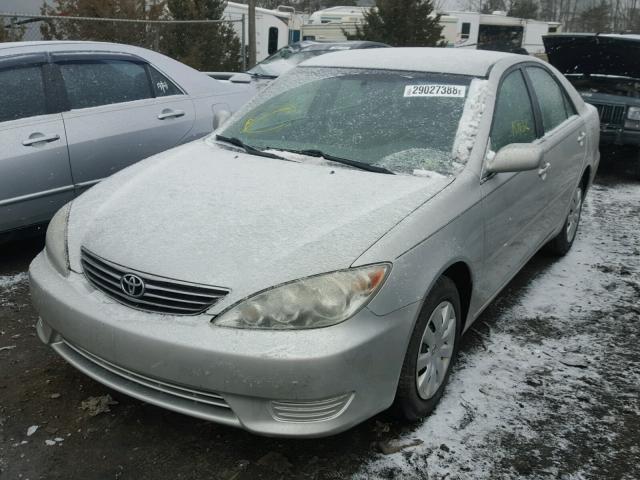 4T1BE32K25U514681 - 2005 TOYOTA CAMRY LE GRAY photo 2