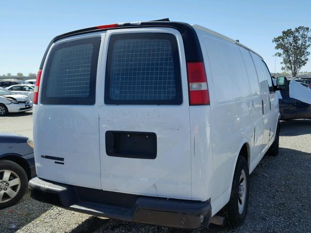 1GCSGAFX0B1177305 - 2011 CHEVROLET EXPRESS G1 WHITE photo 4