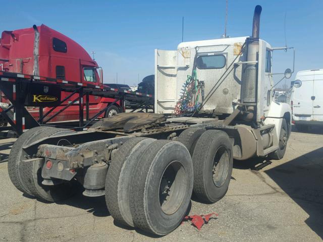 1FUY3MDB2XLF10383 - 1999 FREIGHTLINER CONVENTION WHITE photo 4