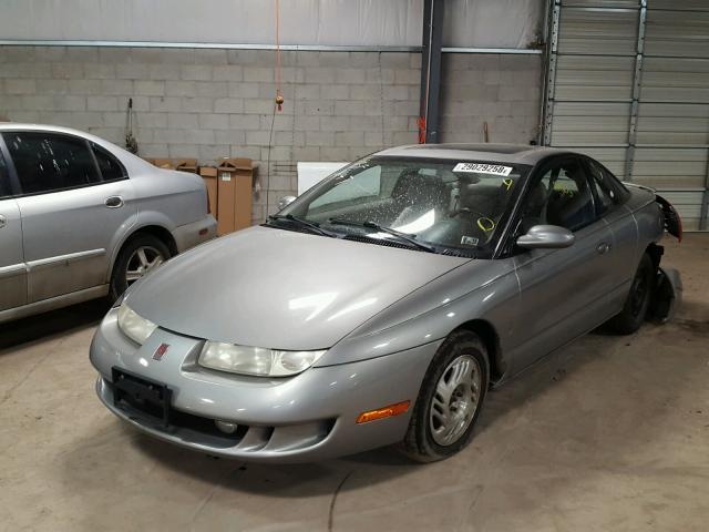 1G8ZR1273XZ259403 - 1999 SATURN SC2 GRAY photo 2
