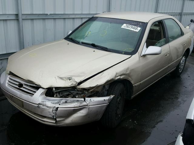 JT2BG22K0X0304818 - 1999 TOYOTA CAMRY LE BEIGE photo 2