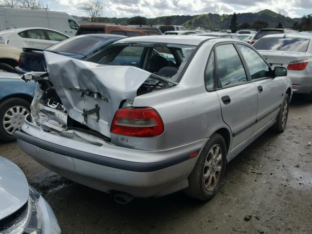 YV1VS2556YF560950 - 2000 VOLVO S40 SILVER photo 4