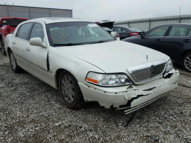 1LNHM83W24Y672537 - 2004 LINCOLN TOWN CAR U WHITE photo 1