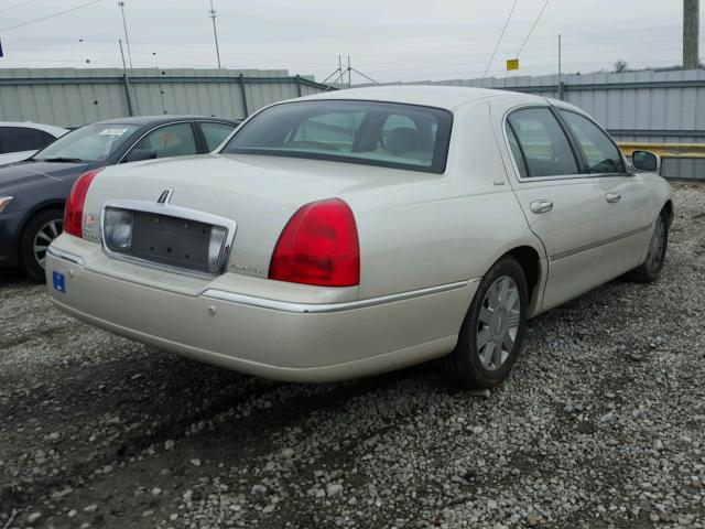 1LNHM83W24Y672537 - 2004 LINCOLN TOWN CAR U WHITE photo 4