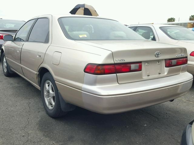 JT2BG28K7W0138626 - 1998 TOYOTA CAMRY LE TAN photo 3