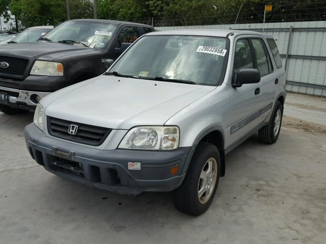 JHLRD184XWC085402 - 1998 HONDA CR-V LX SILVER photo 2