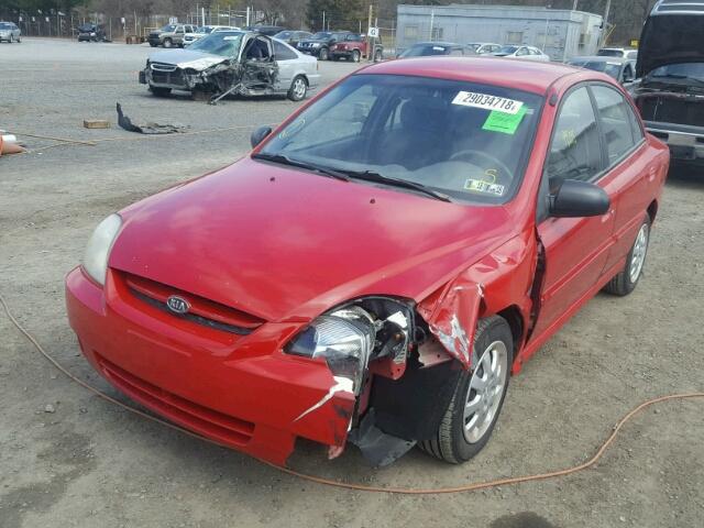 KNADC125556359014 - 2005 KIA RIO RED photo 2