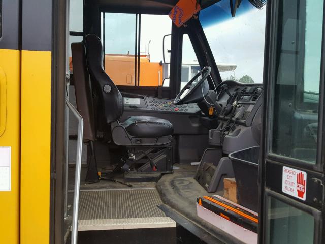 4UZABRDT5CC883558 - 2012 FREIGHTLINER CHASSIS B2 黄色 照片 5