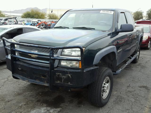 1GCHK29UX4E287757 - 2004 CHEVROLET SILVERADO GREEN photo 2