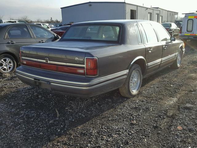 1LNLM81W1NY682572 - 1992 LINCOLN TOWN CAR E GRAY photo 4